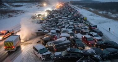 اصطدام أكثر من 100 سيارة بولاية ميشيجان الأمريكية بسبب عاصفة ثلجية.. فيديو