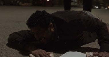 لعبة وقلبت بجد الحلقة 10.. شريف يعتدى على شقيق السائق بعد عرضه 200 ألف جنيه كدية