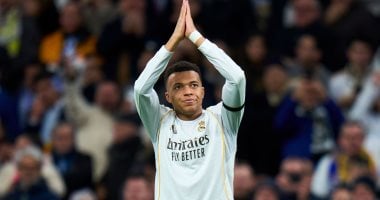 مبابي يحتفل بهدفيه في مرمي موناكو