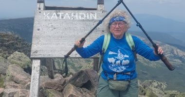 امرأة فى سن 80 عاما تحقق حلم العمر بإنهاء السير على درب الأبالاش