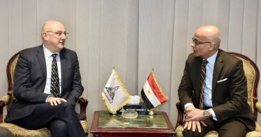 رئيس جامعة عين شمس يستقبل وفد Exeter البريطانية لبحث تعزيز التعاون 