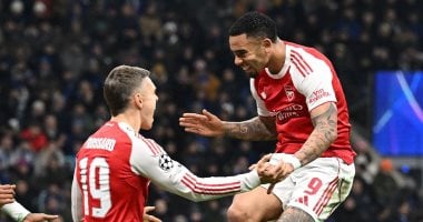 فريق أرسنال يحتفل بالفوز على إنتر ميلان