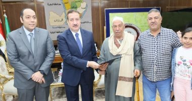 محافظ المنوفية يسلم عقود تقنين لأراضى أملاك الدولة المستوفين للاشتراطات