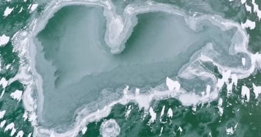 لقطات جوية بديعة.. الجليد يفرض سيطرته على أنحاء متفرقة من العالم