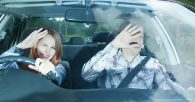 للسائقين.. كيف تؤثر أضواء المصابيح الأمامية للسيارات على العينين؟