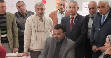 وكيل تعليم الوادى الجديد يتفقد لجنة تقدير درجات امتحانات الشهادة الإعدادية بالداخلة