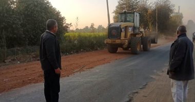 محافظ أسوان يوجه بتمهيد طريق مصنع سكر إدفو