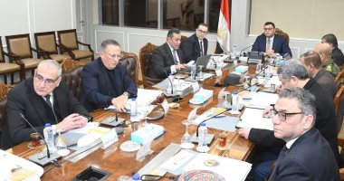 وزير الإسكان يوجه بدعم المستثمرين فى المشروعات الفندقية