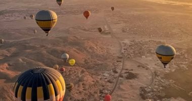 سماء البر الغربى تشهد تحليق 60 رحلة بالون طائر تقل 1500 سائح.. صور