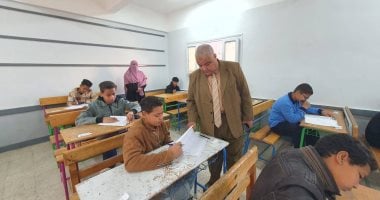 وكيل تعليم الأقصر يتفقد مدرسة البياضية الإعدادية لمتابعة الإمتحانات