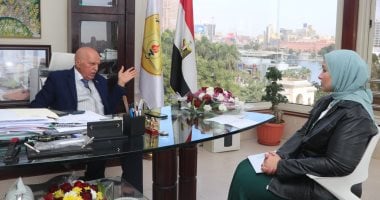 نقيب المعلمين فى حوار لليوم السابع: التعاقد بالحصة مسكن مؤقت للعجز فى أعداد المدرسين بالمدارس.. خلف الزناتى يطالب بتنفيذ التوجيه الرئاسى بتعيين 30 ألفا سنويا.. ويؤكد: صرفنا 5.2 مليار جنيه معاشات خلال 12 عاما