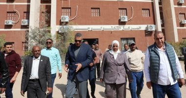 وما زال التطوير يبنى.. أهالى الكلح يحتفلون بمشروعات حياة كريمة.. محافظ أسوان يعطى إشارة البدء لـ3 محطات صرف صحى وإنجاز مرافق المرحلة الأولى آخر مارس.. سكان القرى: نشكر الرئيس السيسى على المبادرة لأنها أنقذتنا