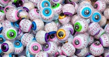 استشارى نفسى يحذر من الحلوى التريند Eye ball: تحفز العنف عند الأطفال