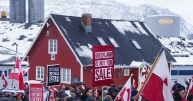مظاهرات على الجليد.. احتجاج أهالى جزيرة جرينلاند على قرارات ترامب