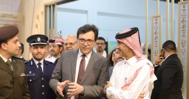 وزير الثقافة يصطحب السفير القطري في جولة تفقدية بمعرض القاهرة الدولي للكتاب الــ 57