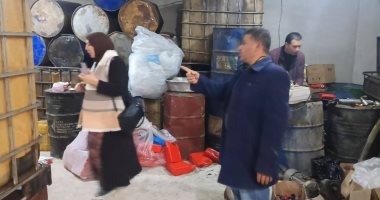 "جهاز حدائق العاشر".. يغلق ويشمع مصنع بير سلم لتدوير زيوت سيارات مستعملة بالحي 28