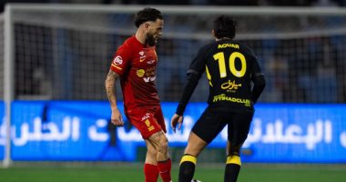 القادسية ضد الاتحاد.. التعادل الإيجابى 1 - 1 ينهى الشوط الأول ( فيديو )