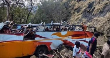 مصرع 4 أشخاص وإصابة 8 آخرين إثر انقلاب شاحنة فى باكستان