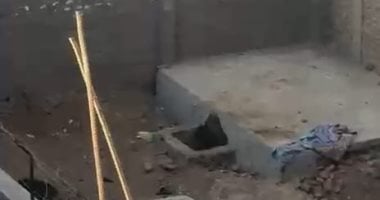 مشهد غامض.. تداول صور لمقبرة وسط كتلة سكنية فى قنا