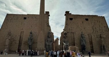 توافد السائحين على زيارة معبد الأقصر