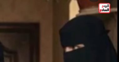 خدعها بالنقاب… وفتحتله الباب للموت