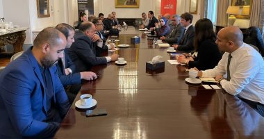 وزارة الصحة تبحث مع سفارة بريطانيا التوسع فى ملف الاستثمار الصحى