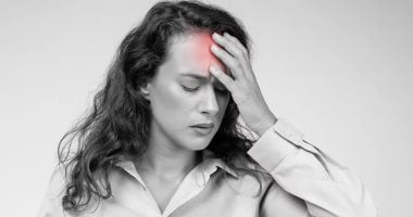 لا تعتمد على مسكنات الألم.. علامات تشير إلى أن صداعك يحتاج إلى تقييم طبى