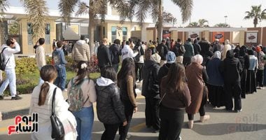 توافد زوار معرض القاهرة الدولى للكتاب فى يومه الثالث بالدورة الـ57