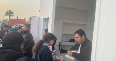 إقبال شبابى على حفل توقيع رواية مينتو لعمرو عبد الحميد بمعرض الكتاب