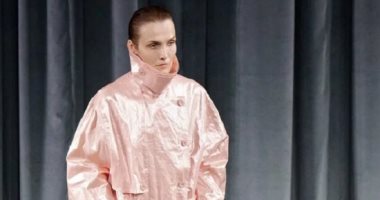 المعاطف الزاهية أبرز اتجاهات أسبوع الموضة الرجالى فى باريس 2026.. صور