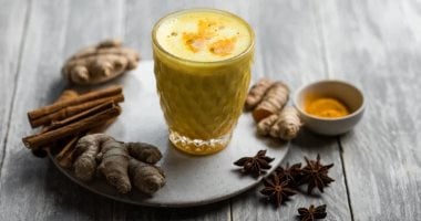 7 مشروبات طبيعية تعزز التركيز والذاكرة وتدعم صحة دماغك