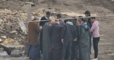 الكل منهار.. لحظة انتظار أسرة أم وأبنائها الـ4 أمام مشرحة مستشفى بنها