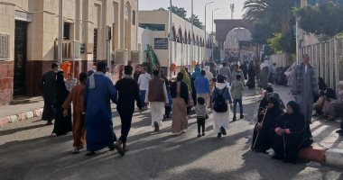 الزوار من كل مكان.. احتفالات الأهالي بمولد أسد الرجال عبد الرحيم القنائي.. فيديو