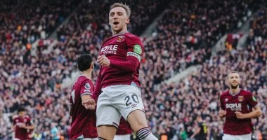 بوين يحتفل بهدفه في مرمى سندرلاند 