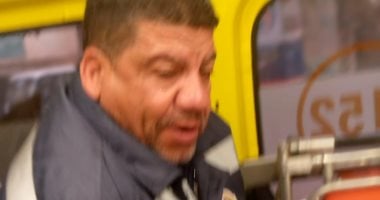 حكاية مسعف أنقذ سيدة وساعدها فى الولادة داخل سيارة إسعاف ببنى سويف.. صور