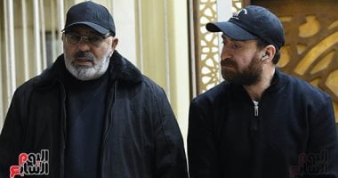 نضال الشافعى يستقبل عزاء والدته بحضور إسماعيل فرغلى وأحمد الشامى.. صور 