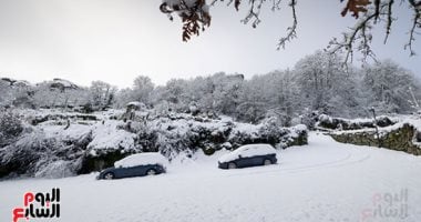 العاصفة إنجريد تشل الحياة فى البرتغال وتساقط كثيف للثلوج