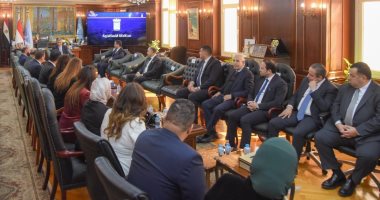 محافظ الإسكندرية يلتقي أعضاء مجلسي الشيوخ والنواب لبحث الملفات الخدمية والتنموية