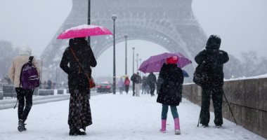 الحياة تحت الصفر.. تساقط الجليد يضرب شمال أوروبا