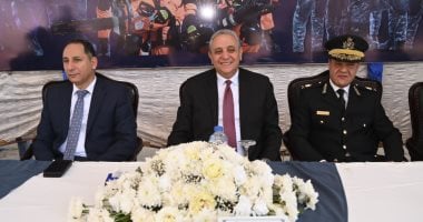 محافظ الغربية يضع إكليل زهور على النصب التذكاري تكريما لذكرى الشهداء