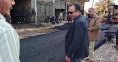 رصف 21.5 كيلومتر بطريق أسيوط سوهاج الزراعي الشرقي