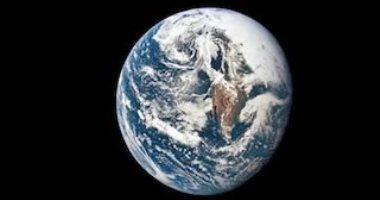 من التضخم الكونى إلى العوالم الكمومية: لغز الأكوان المتعددة