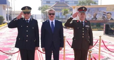 محافظ المنوفية ومدير الأمن يضعان إكليل الزهور على النصب التذكارى لشهداء الشرطة