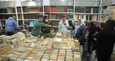 معرض القاهرة الدولى للكتاب يستقبل زواره فى يومه الرابع