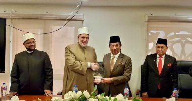 وفد رفيع المستوى من ولاية صباح الماليزية يزور أكاديمية الأزهر العالمية ويفتتح قاعة الإمام الأكبر