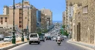 مدينة مرسى مطروح تشهد تنفيذ أكبر خطة إنشاء طرق ومحاور جديدة.. رصف الطرق الداخلية ومد شبكات المرافق والخدمات للمواطنين.. وتطوير شوارع المدينة بعد استكمال أعمال البنية الأساسية.. وربط الطرق الداخلية بالشواطئ