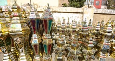 فوانيس رمضان تزين شوارع السيدة زينب استقبالا للشهر الكريم