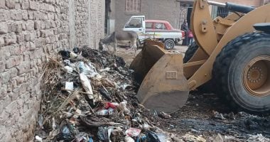 رفع 200 طن قمامة ومخلفات صلبة وأتربة بـ7 قرى فى مركز سوهاج