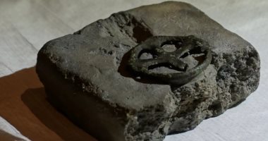 اكتشاف صليب نادر على شكل عجلة من القرن العاشر فى ألمانيا