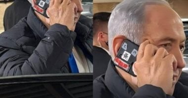 صورة غريبة.. لماذا يغطى بنيامين نتنياهو كاميرا هاتفه الشخصى؟